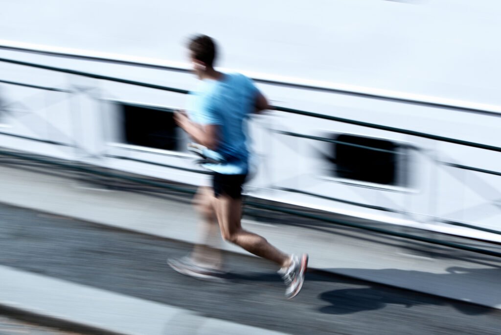 Runner,(panning,Technique,Used,->,Motion,Blurred,Image)